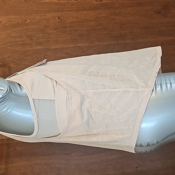 Halara tank - Picture 3 of 8